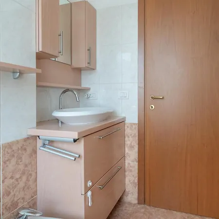 Large Well-equipped Near דירה לקו