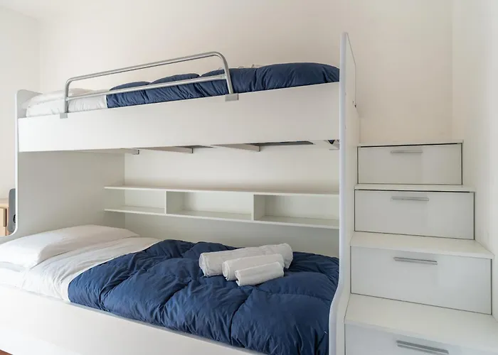 Large Well-equipped Near レッコ