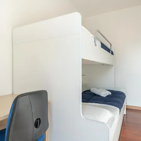 Large Well-equipped Near 公寓